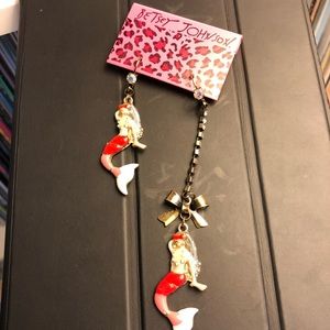 Super cute Betsey Johnson earrings. New!